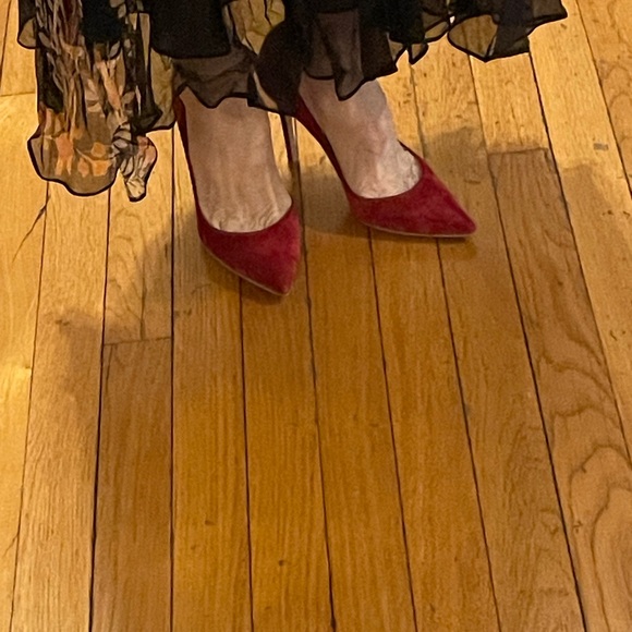 Elegant Red Women's Pumps Gianvito Rossi red Tabasco suede pump - Picture 8 of 9